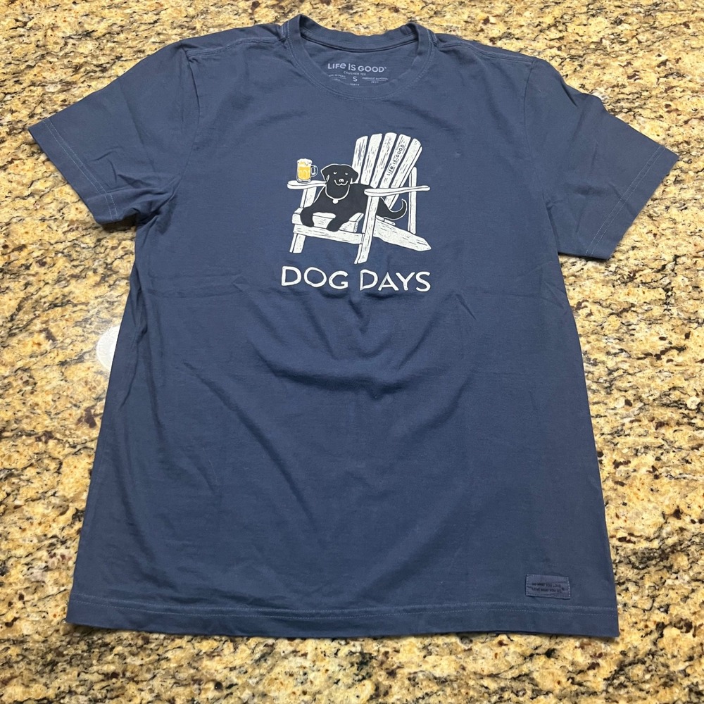 Life is Good Mens Crusher Tee Dog Days Black Lab Adirondack Chair Navy Blue‎ S